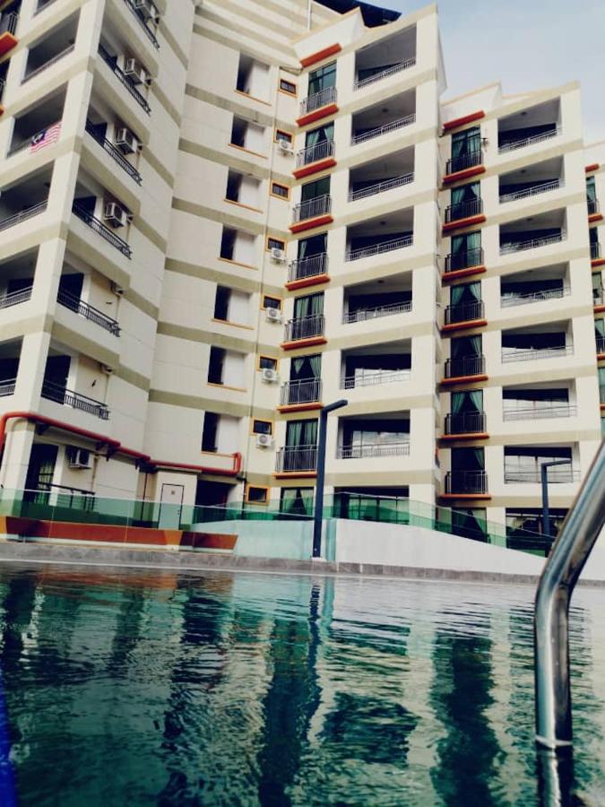 Marina Heights Hotel Residences Lumut Esterno foto