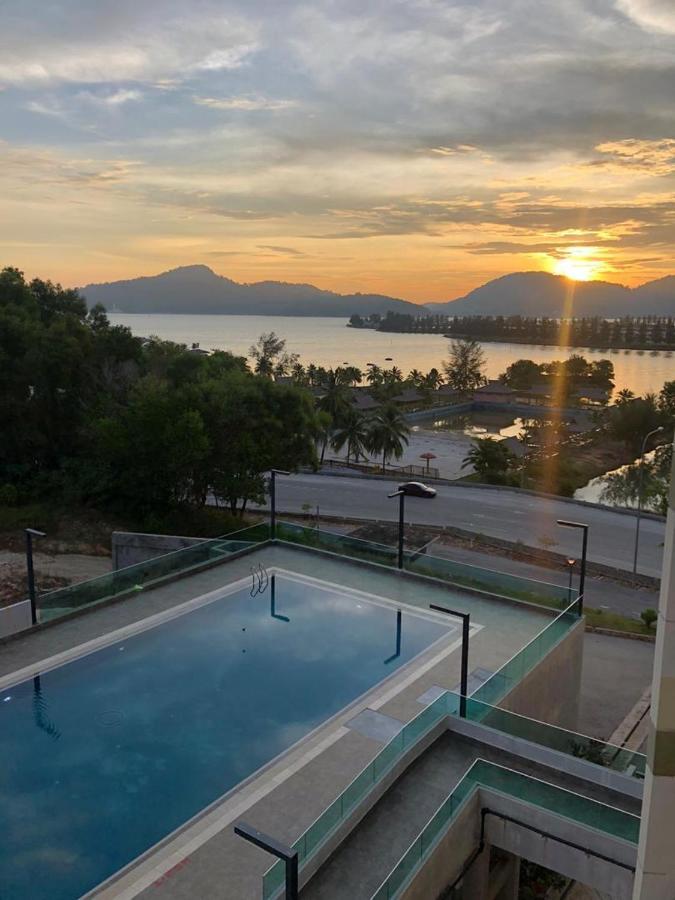 Marina Heights Hotel Residences Lumut Esterno foto