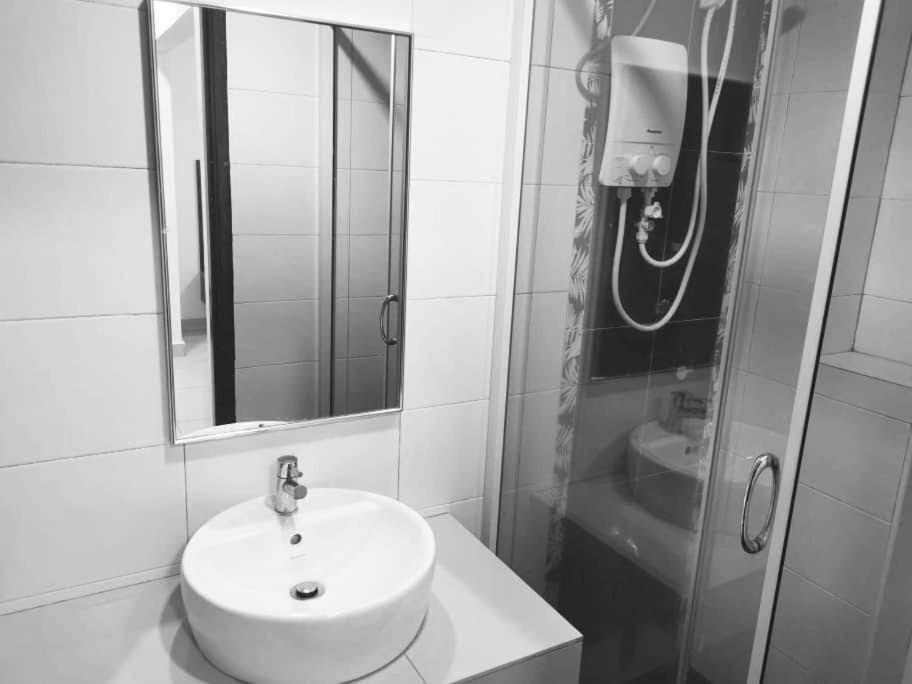 Marina Heights Hotel Residences Lumut Esterno foto