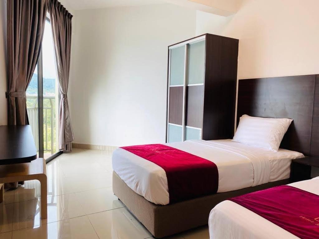 Marina Heights Hotel Residences Lumut Esterno foto