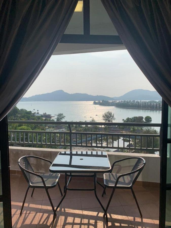 Marina Heights Hotel Residences Lumut Esterno foto