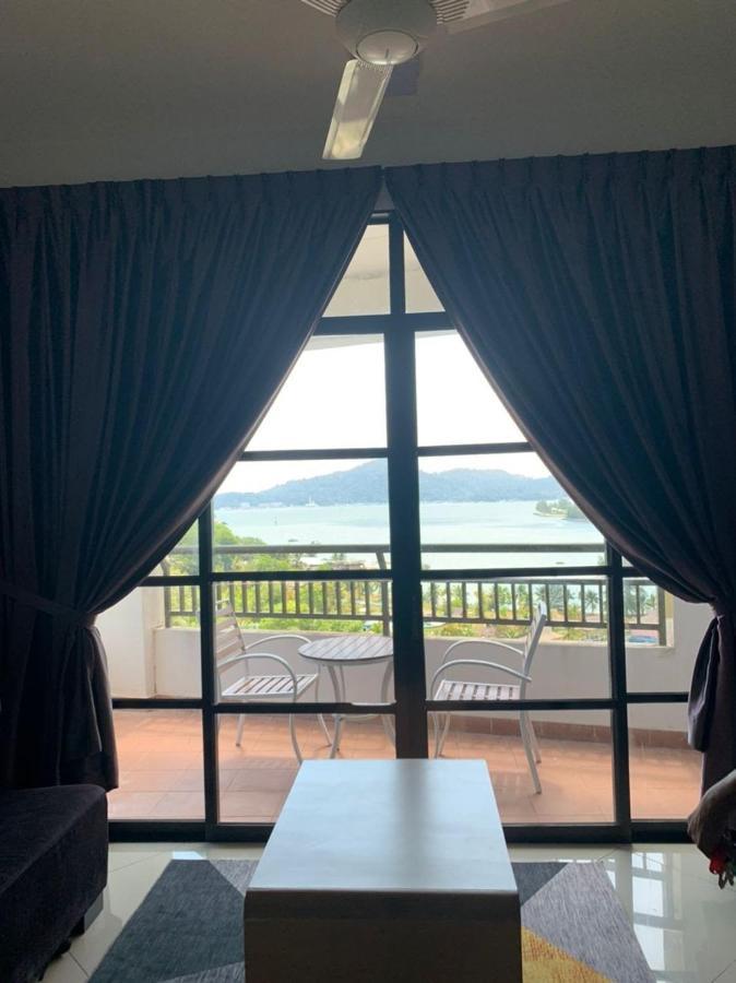 Marina Heights Hotel Residences Lumut Esterno foto