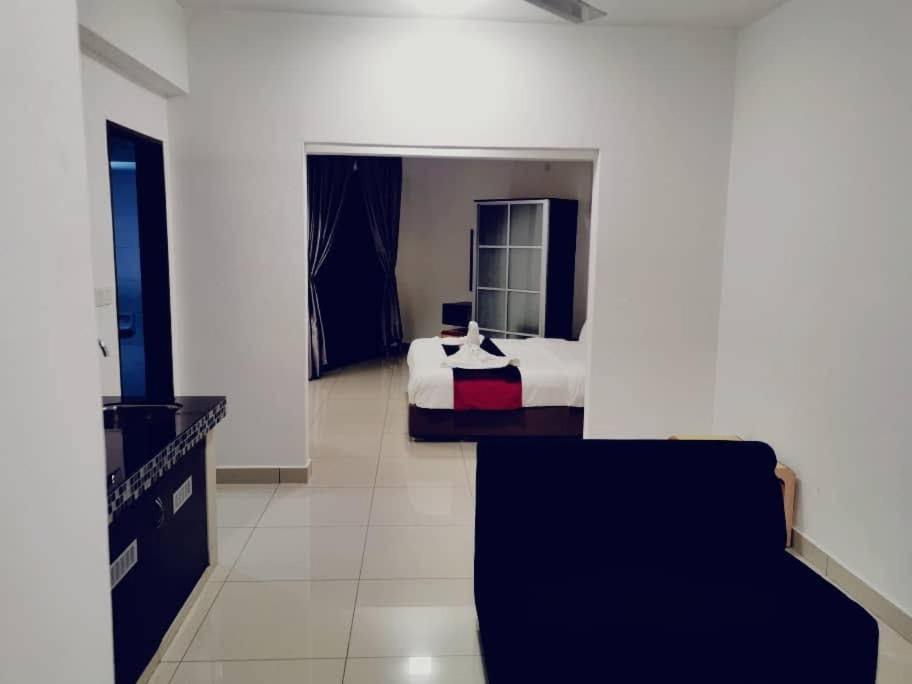 Marina Heights Hotel Residences Lumut Esterno foto