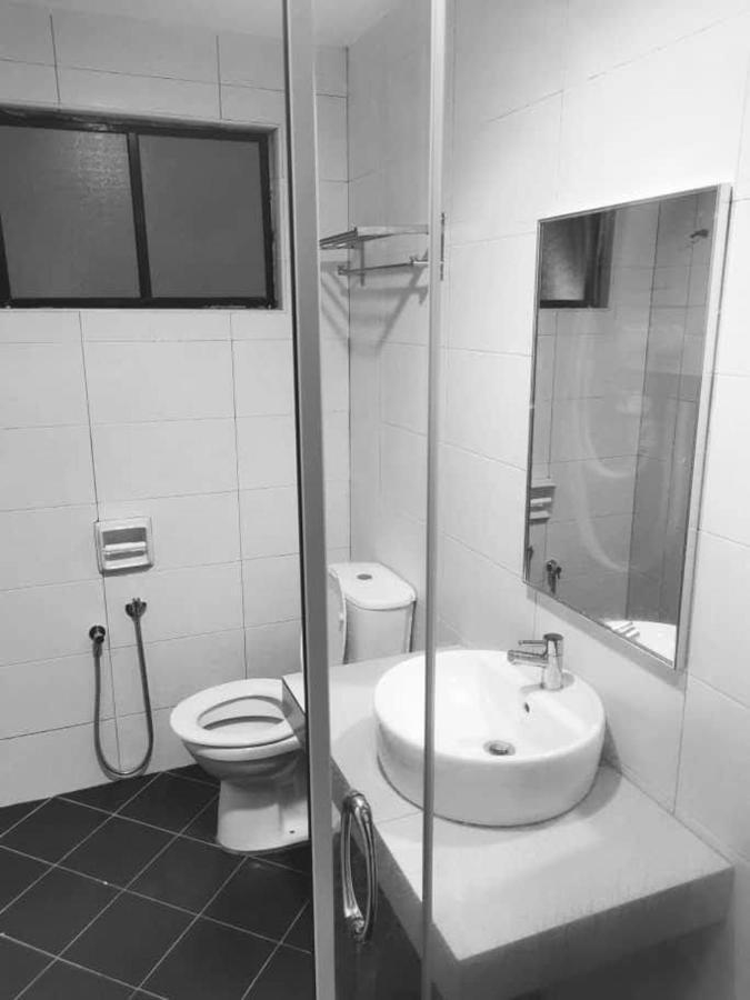 Marina Heights Hotel Residences Lumut Esterno foto