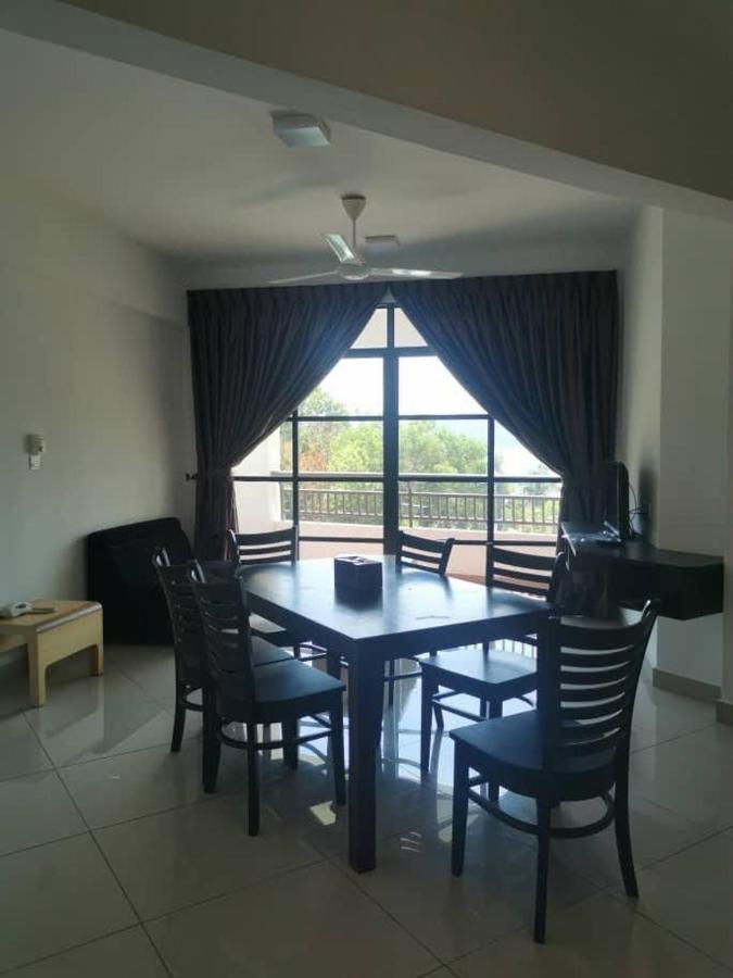 Marina Heights Hotel Residences Lumut Esterno foto