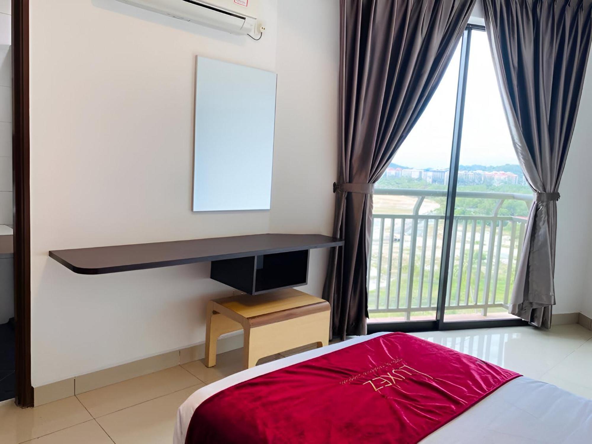 Marina Heights Hotel Residences Lumut Esterno foto
