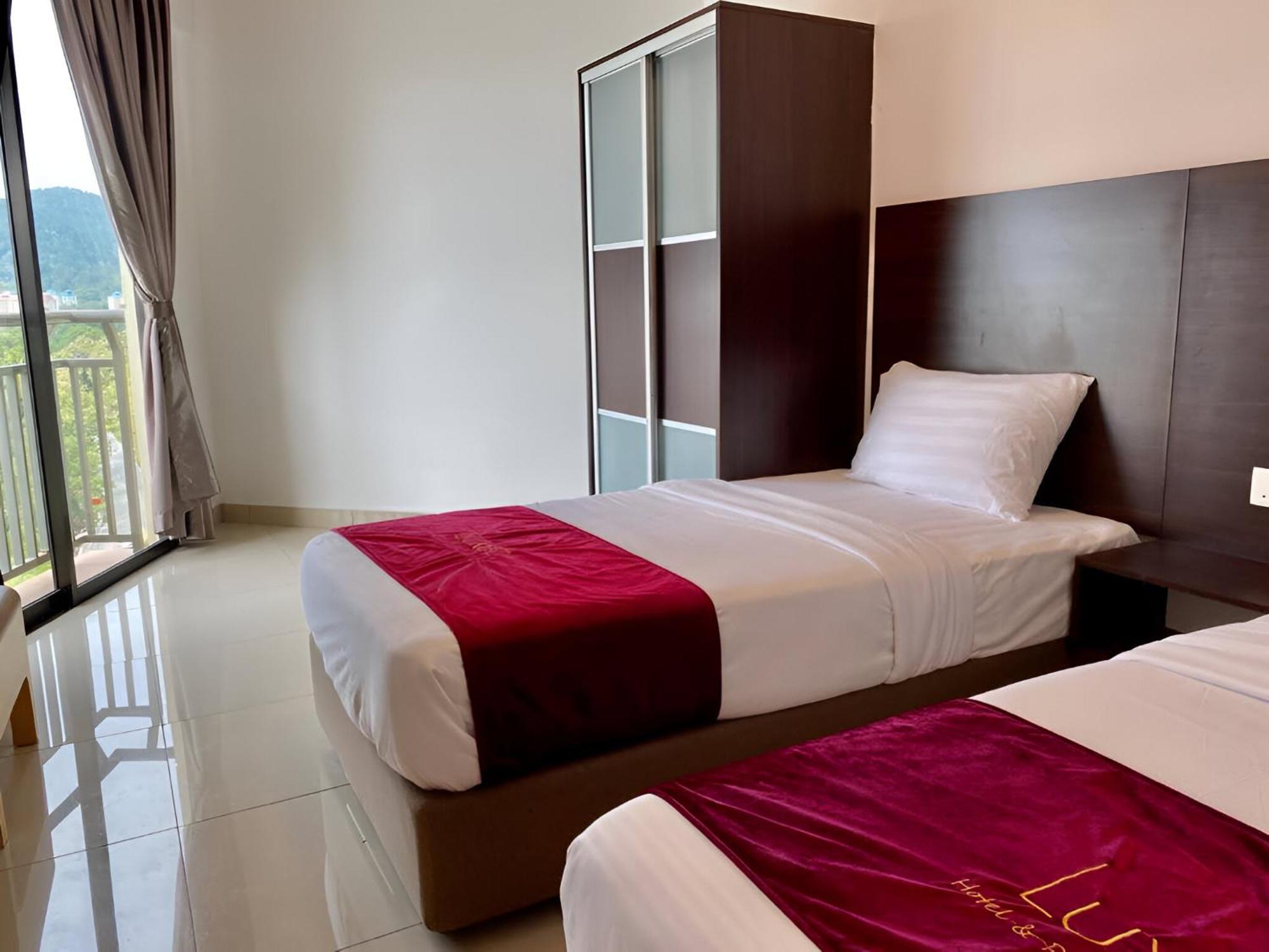 Marina Heights Hotel Residences Lumut Esterno foto